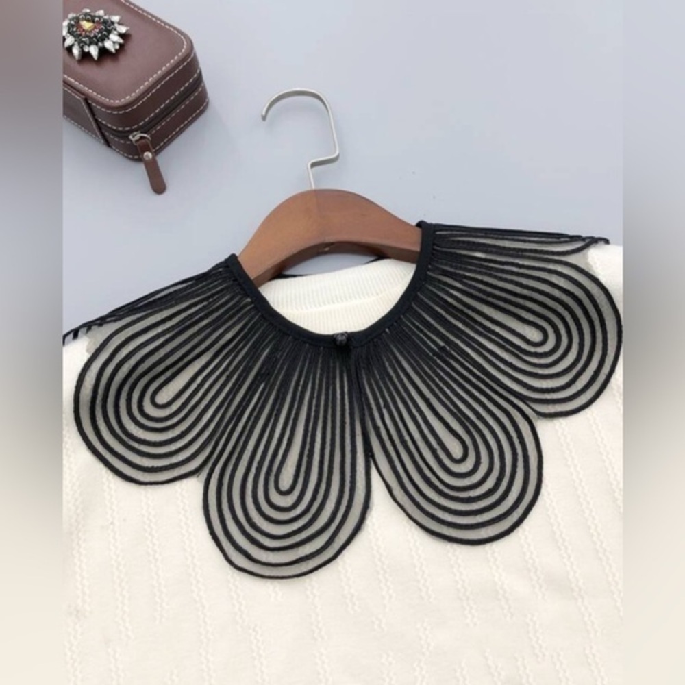 ✨NEW✨ Elegant Black and White Scalloped Collar Top